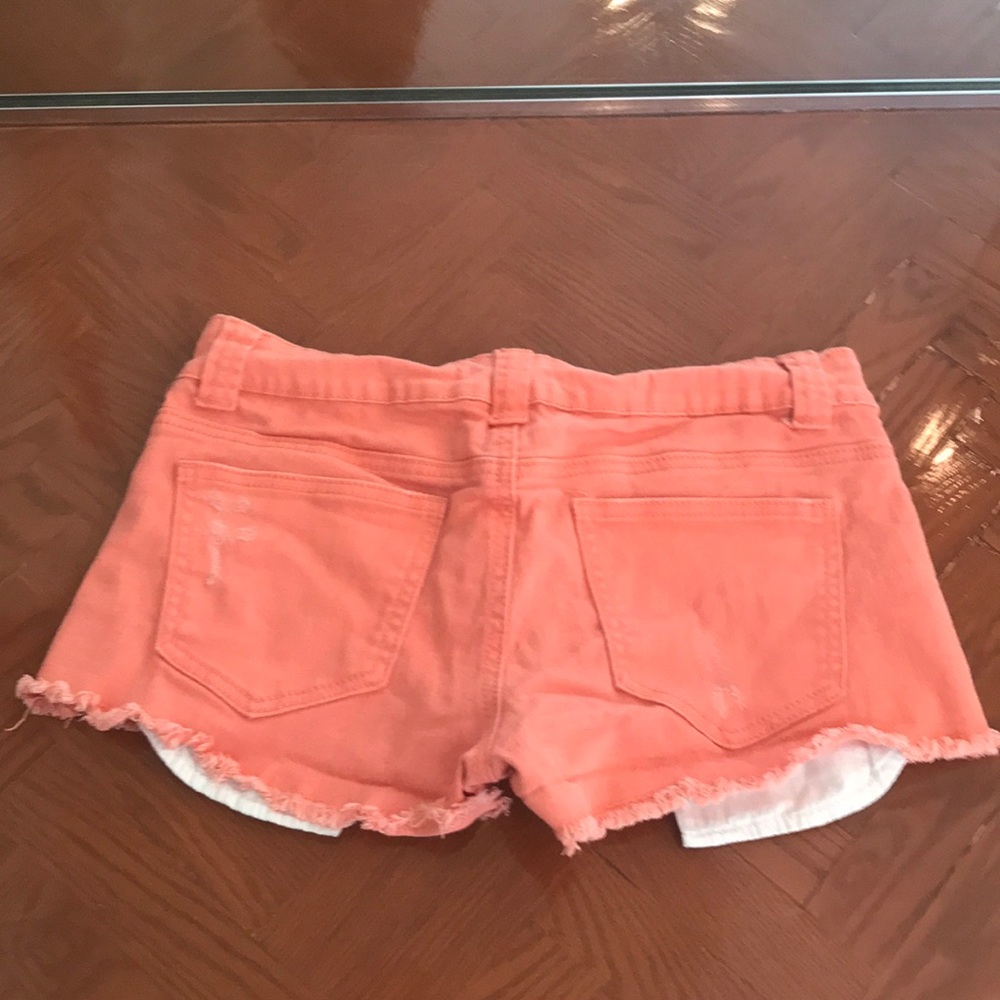 Pink shorts - Picture 2 of 3